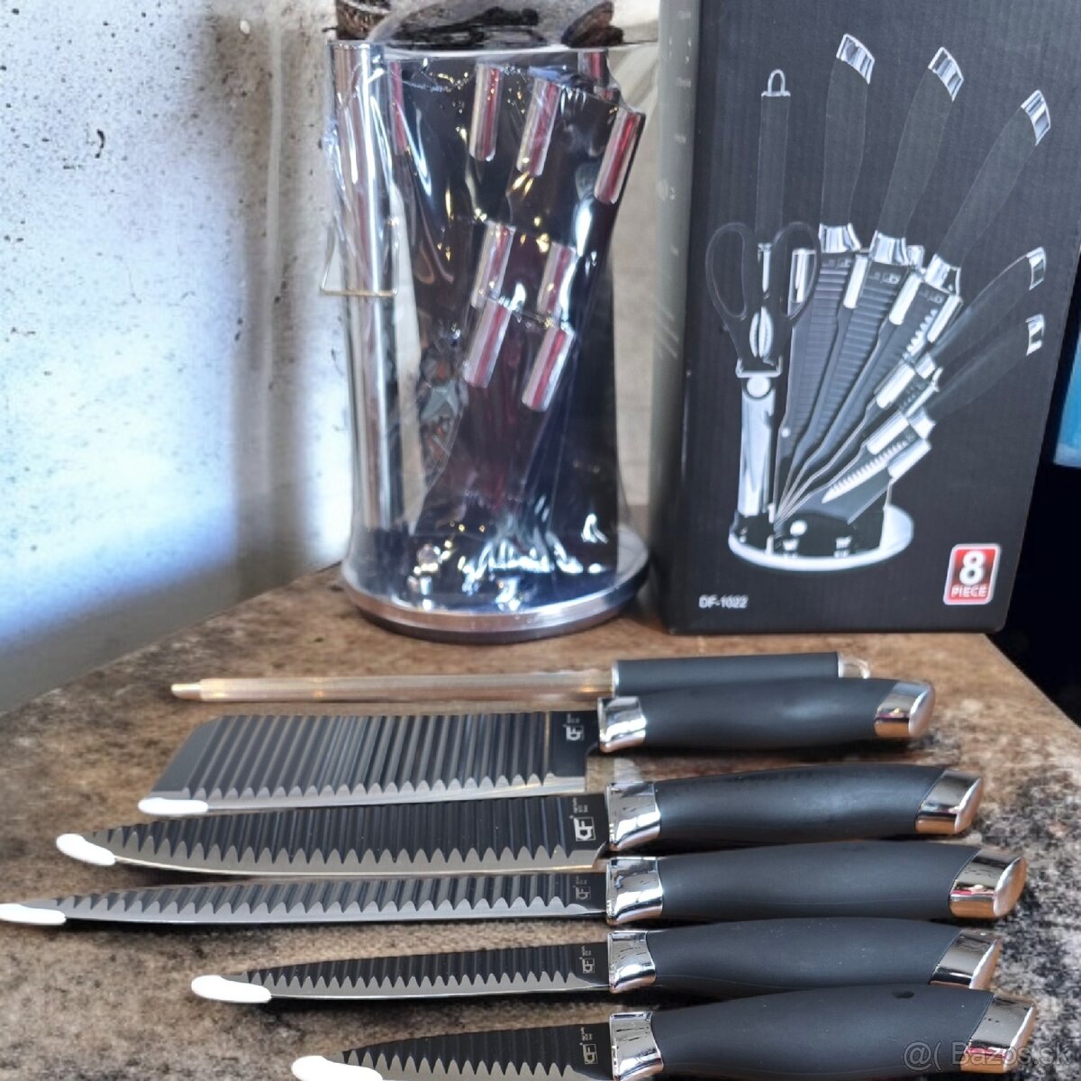 Sada nožov so stojanom