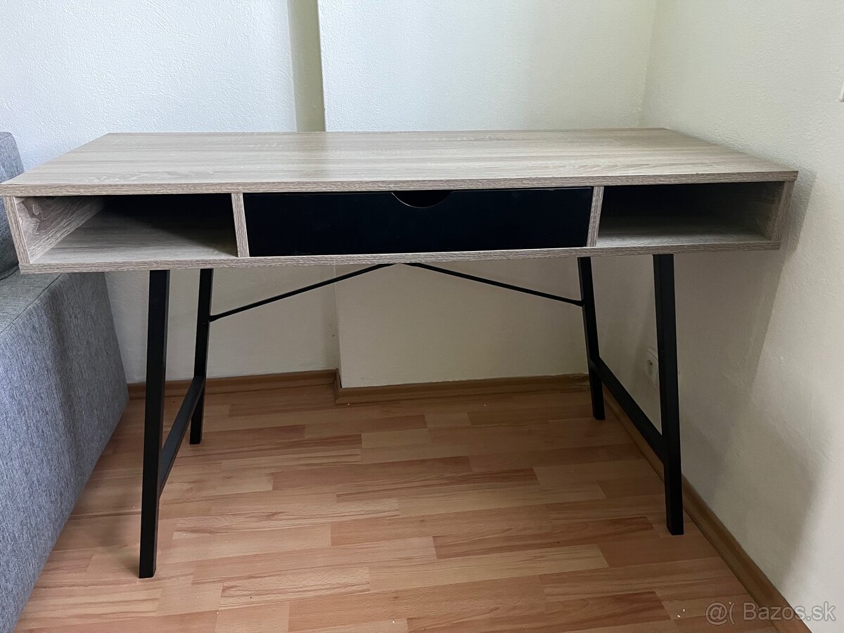 Pracovný stôl