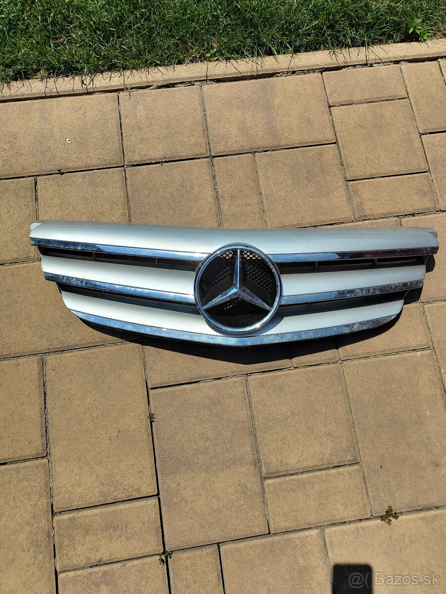 Predná maska Mercedes Benz B200
