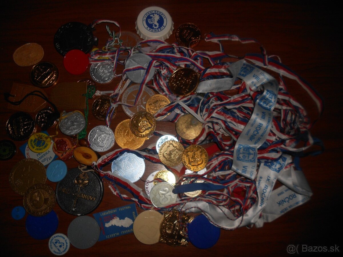 Medaile, trofeje, plakety, sport, pochod, retro