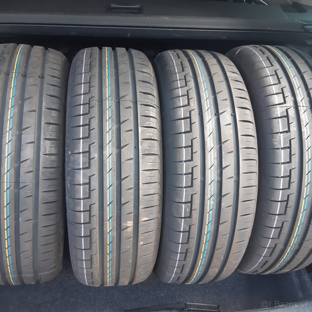 Nove continental pneu 195/65r15