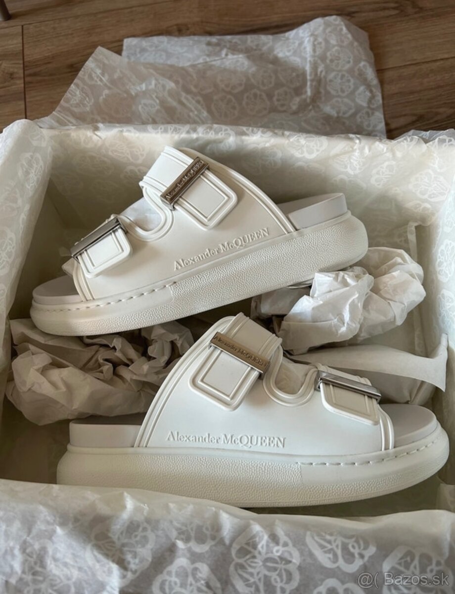 Alexander McQueen slapky