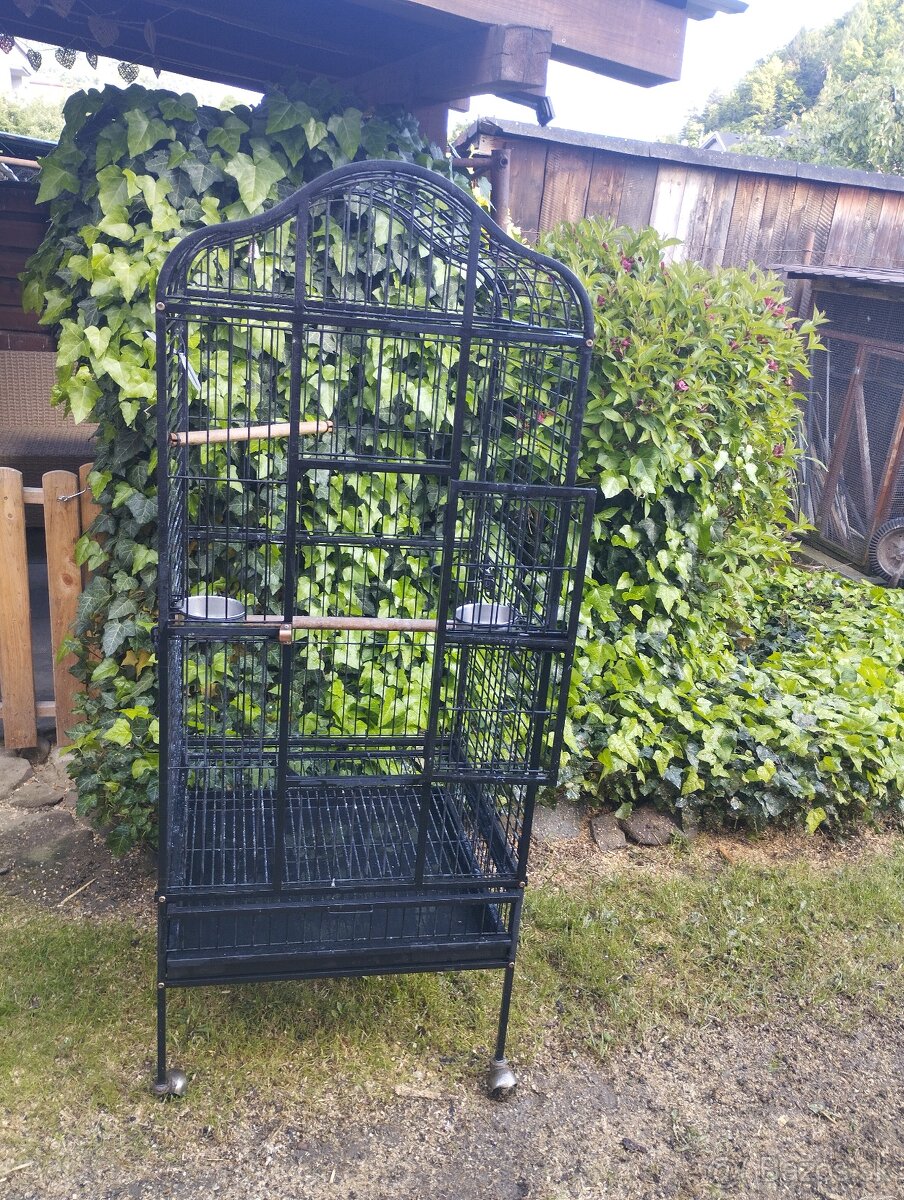 Voliera pre papagáje