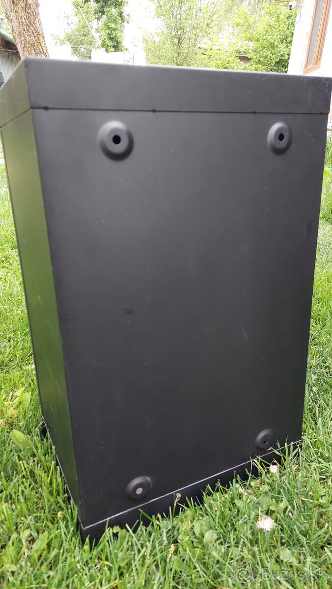 Zavesny rack