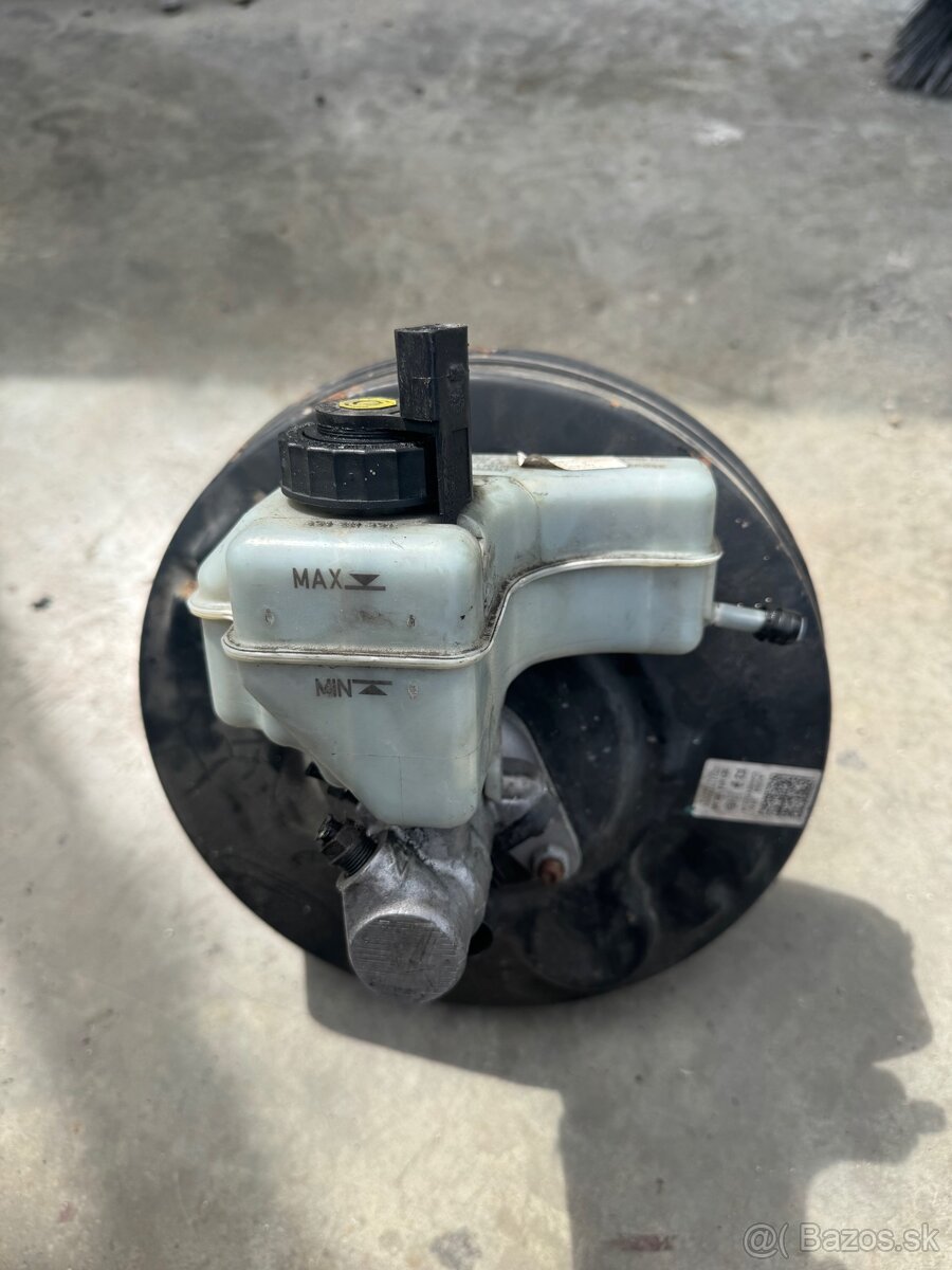 Brzdový posilňovač Passat B6