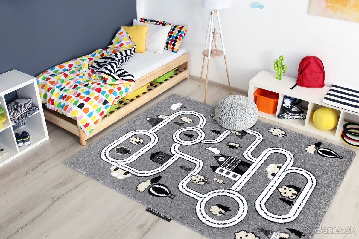 Nepoužívaný detský sivý koberec