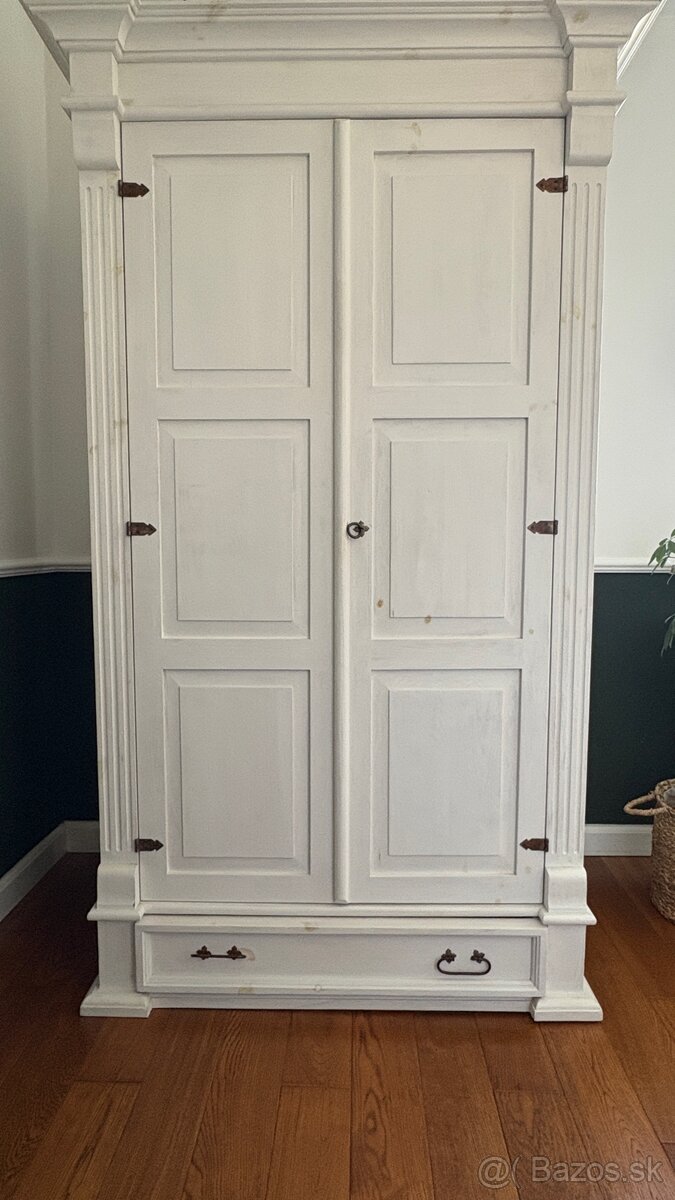 Predam skriňu z masivu