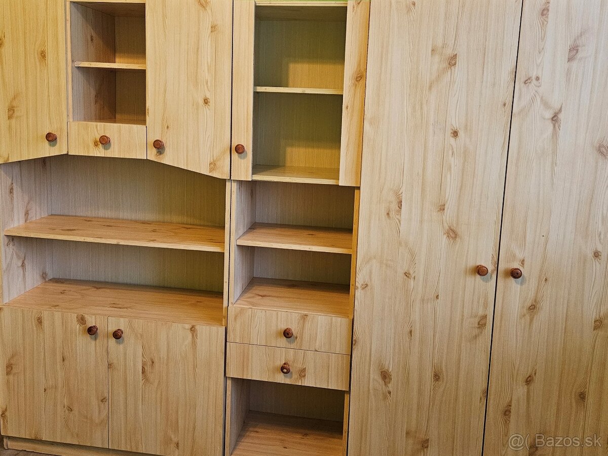 Set skriniek (detská izba) a písacie stoly