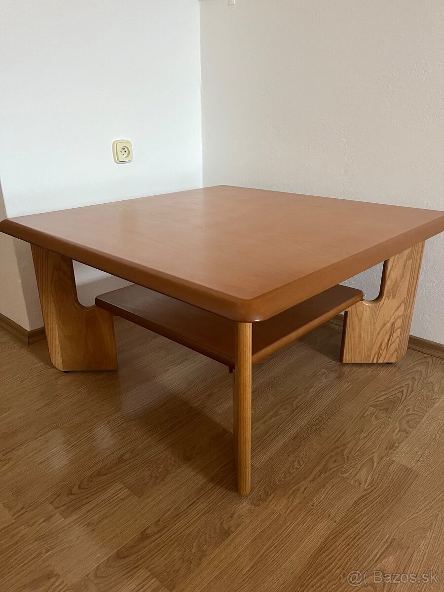 Konferenčný stolík