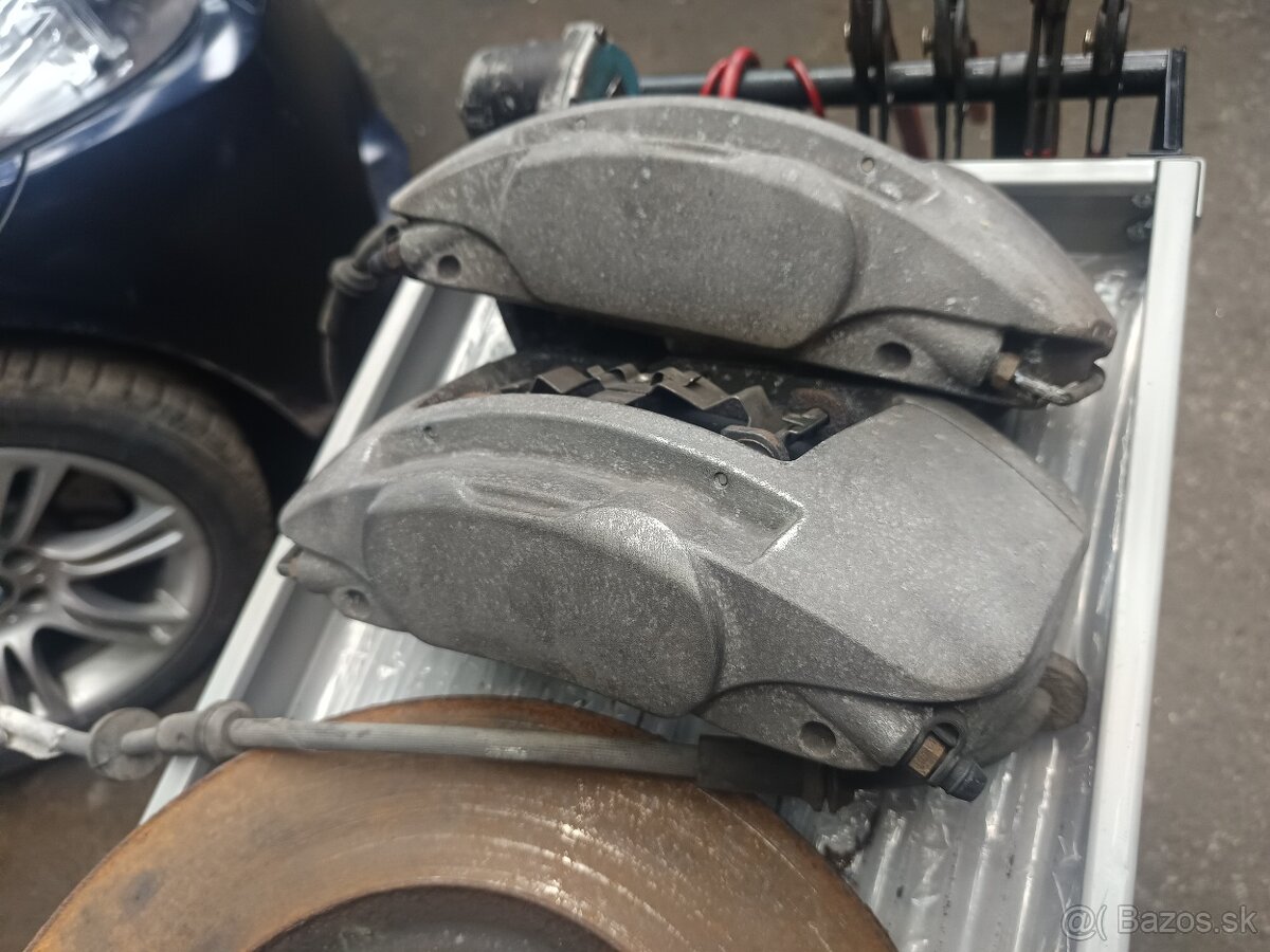 Predné strmene-Brembo 4-piest 345mm