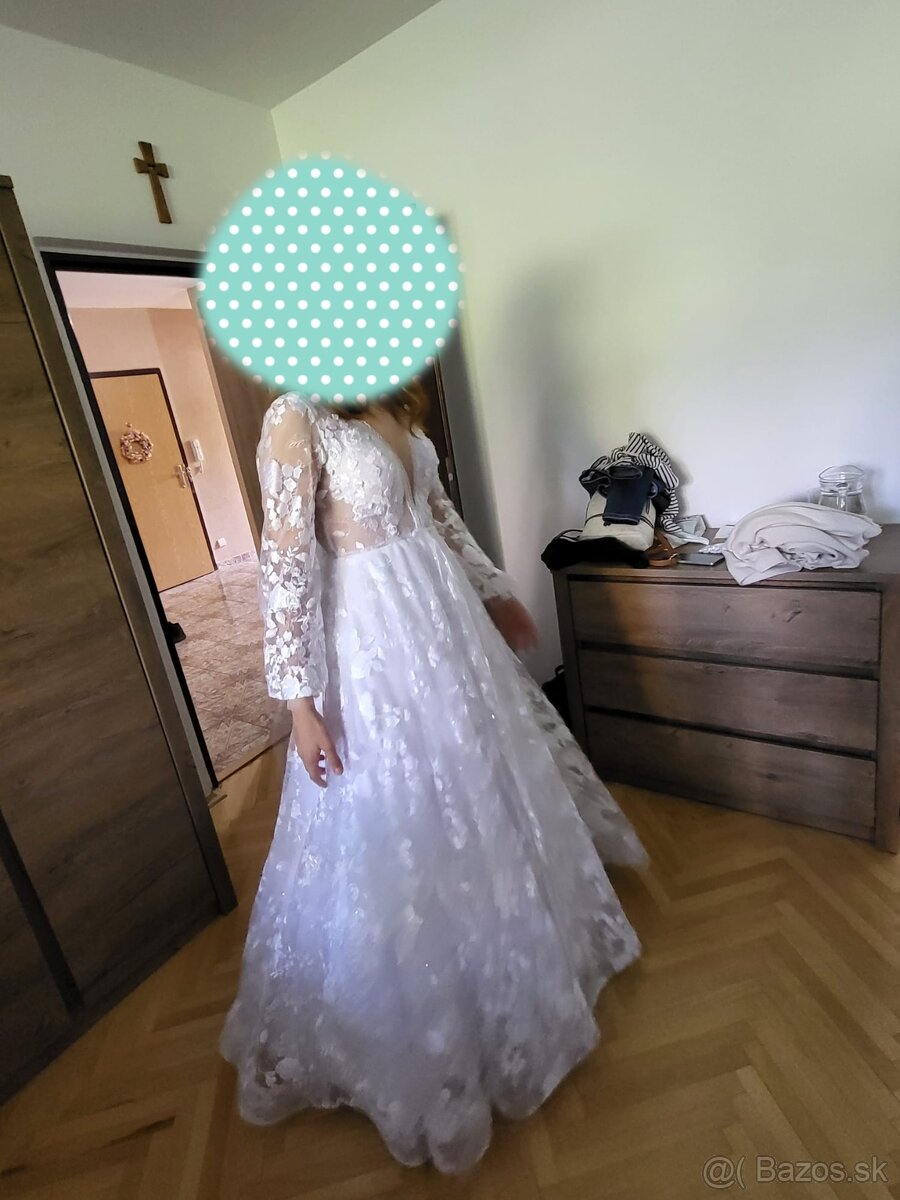 Svadobné šaty so závojom, spodničkou a kruhom