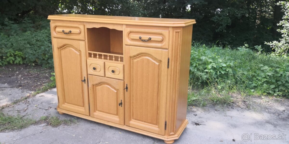 Masivná dubová komoda