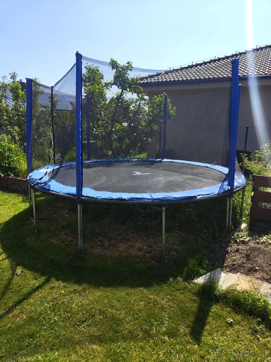 Trampolína