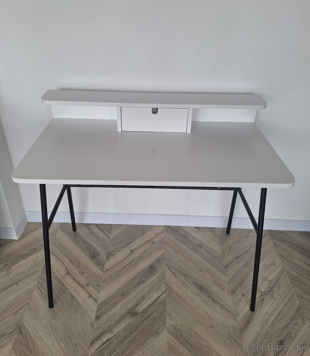 Kancelársky stôl Pascal so zásuvkou v bielej farbe s čiernym