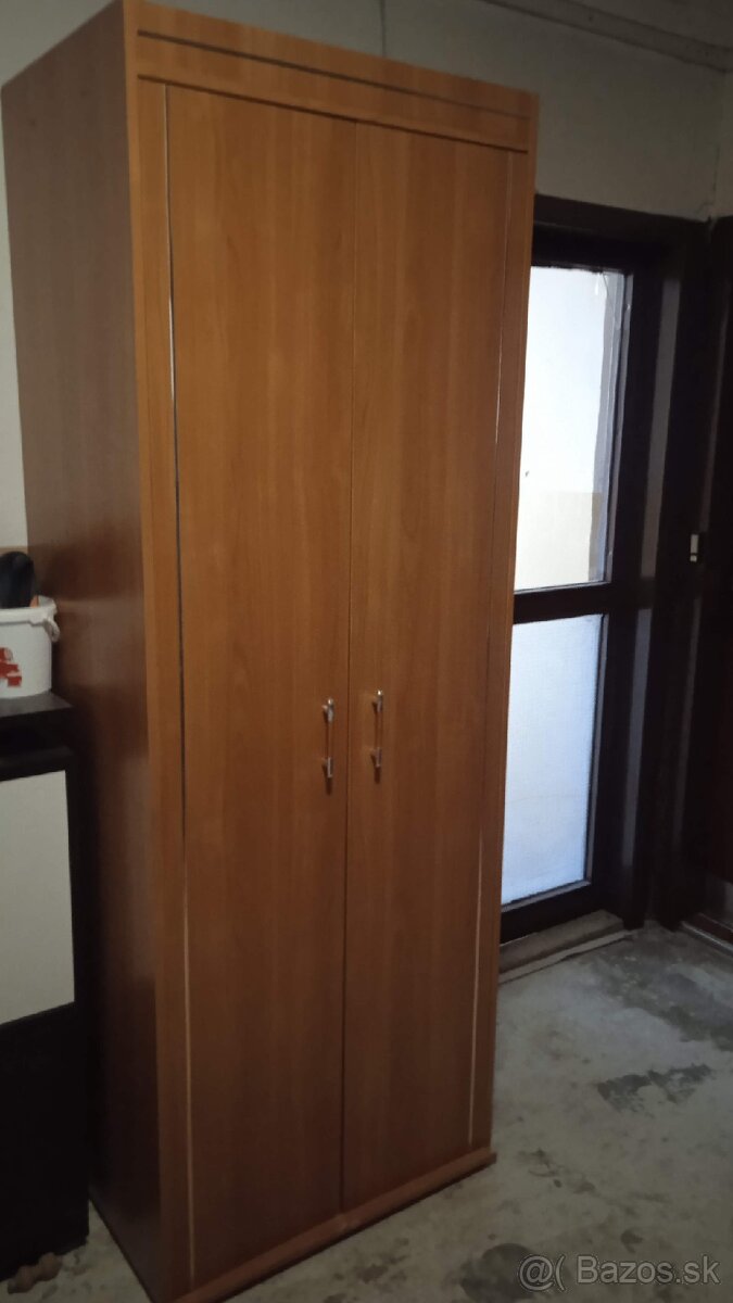 Darujem za odvoz skriňu