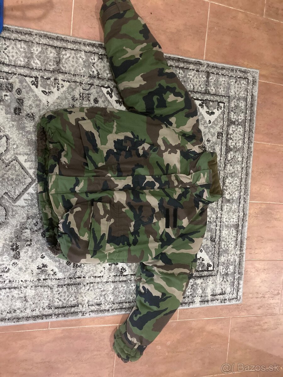 Vojenská maskacova bunda