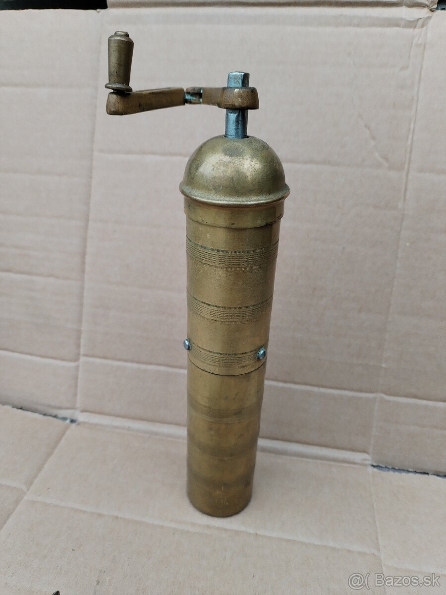 Mlynček na kávu 25€