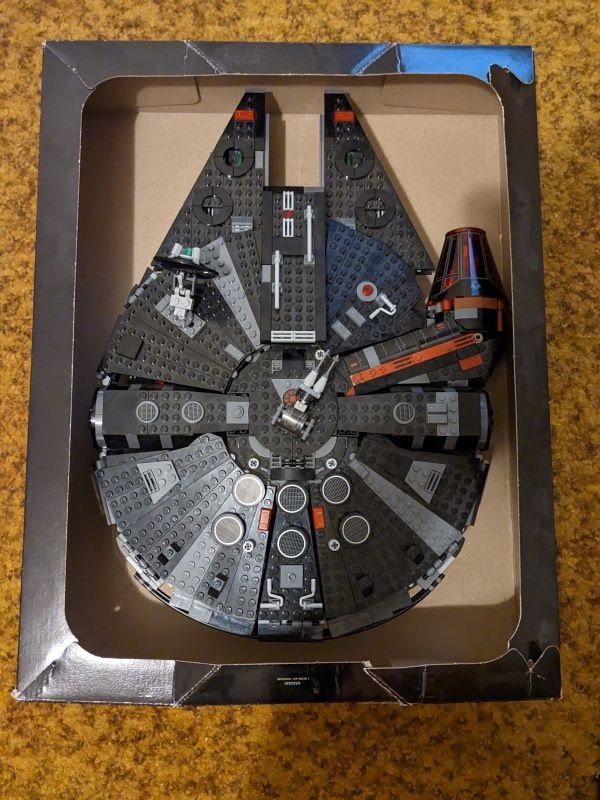 LEGO Star Wars 75389 Temný Falcon