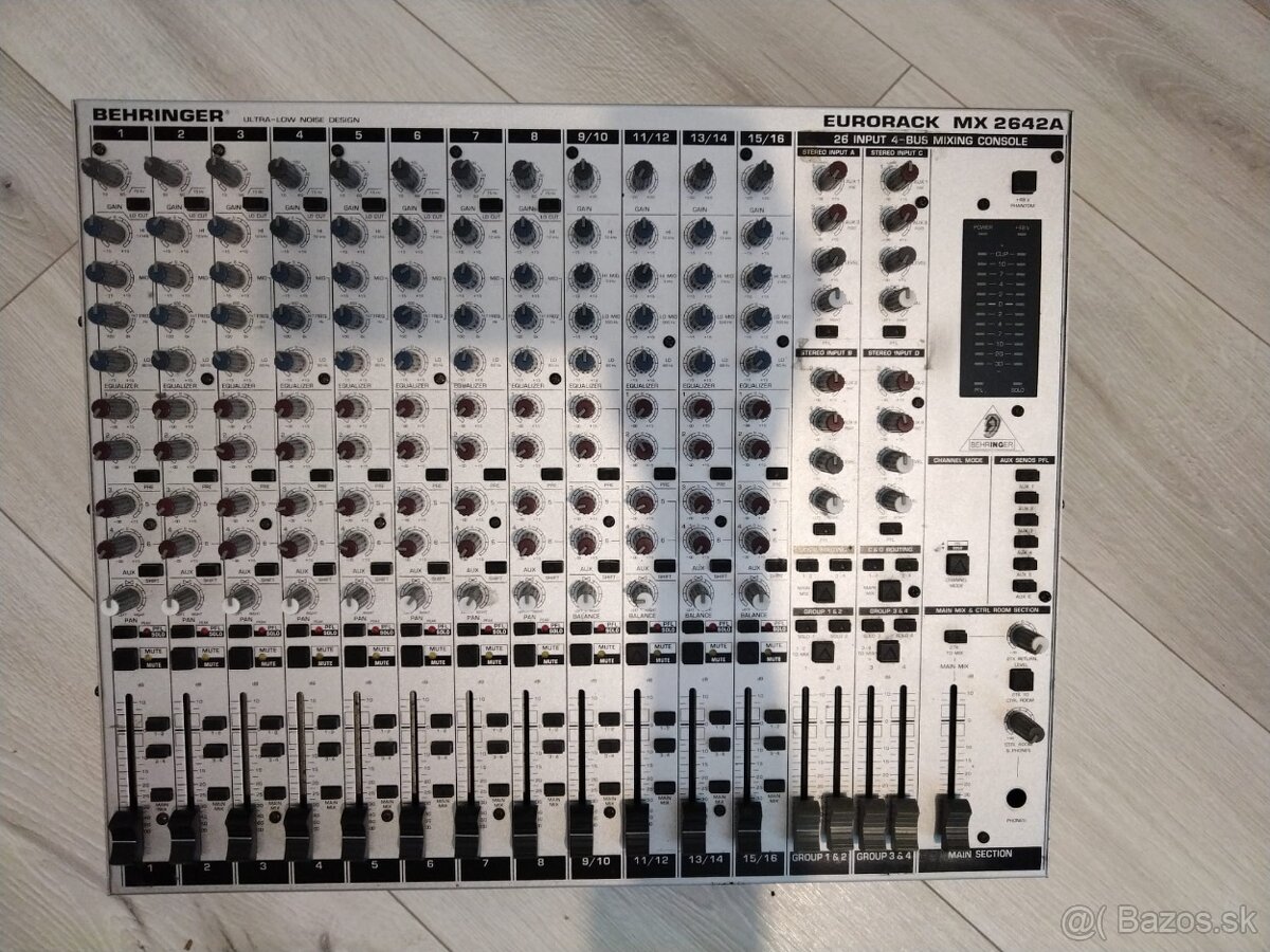 Behringer 2642A