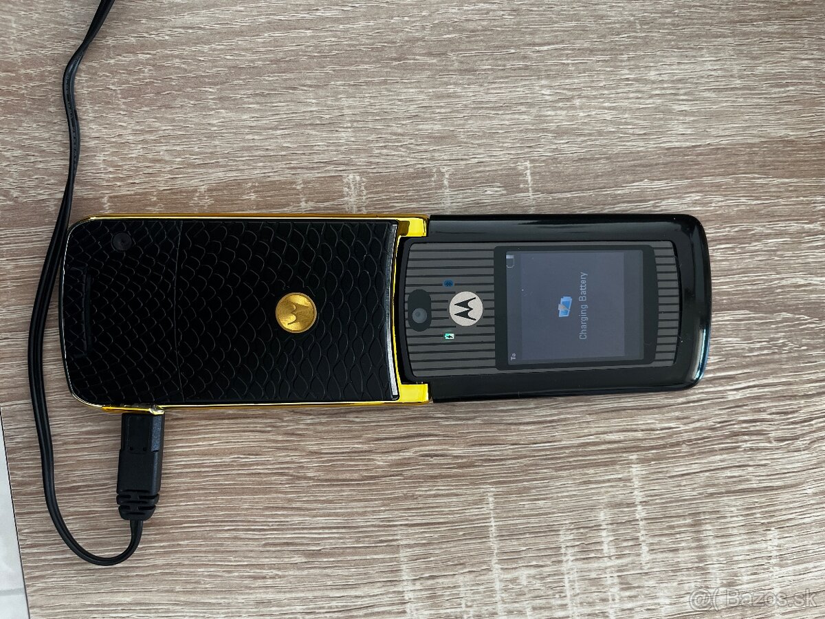 Motorola Razr V8 Zlata