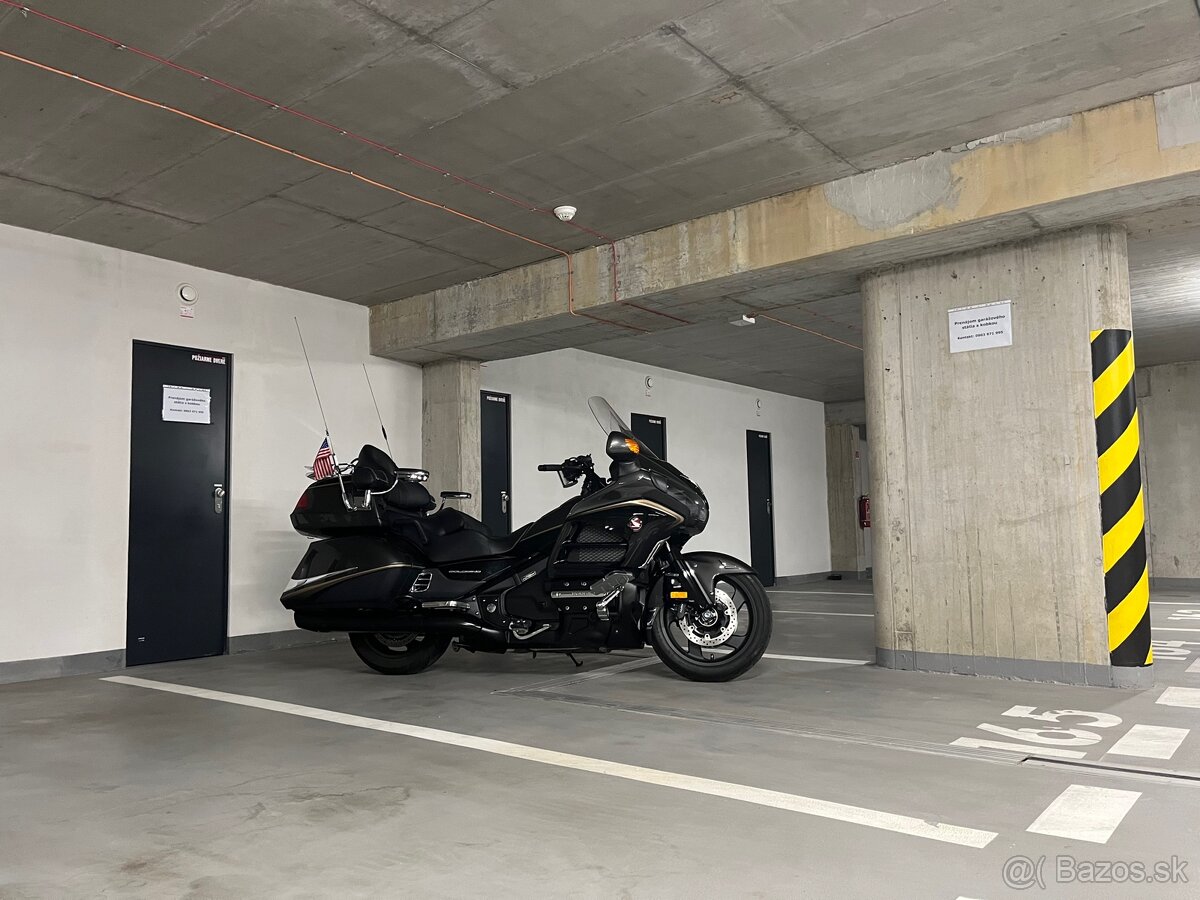 Parking s kobkou - Ba-Nové Mesto - Grand koliba