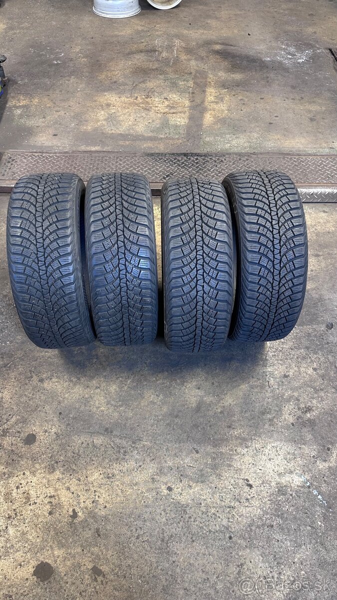 KUMHO WinterCraft WP71 215/50 r17 95V