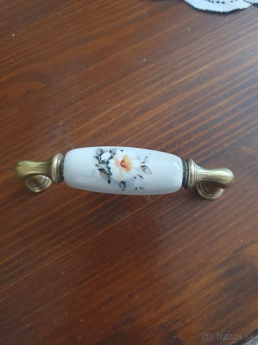 Úchytky porcelánové