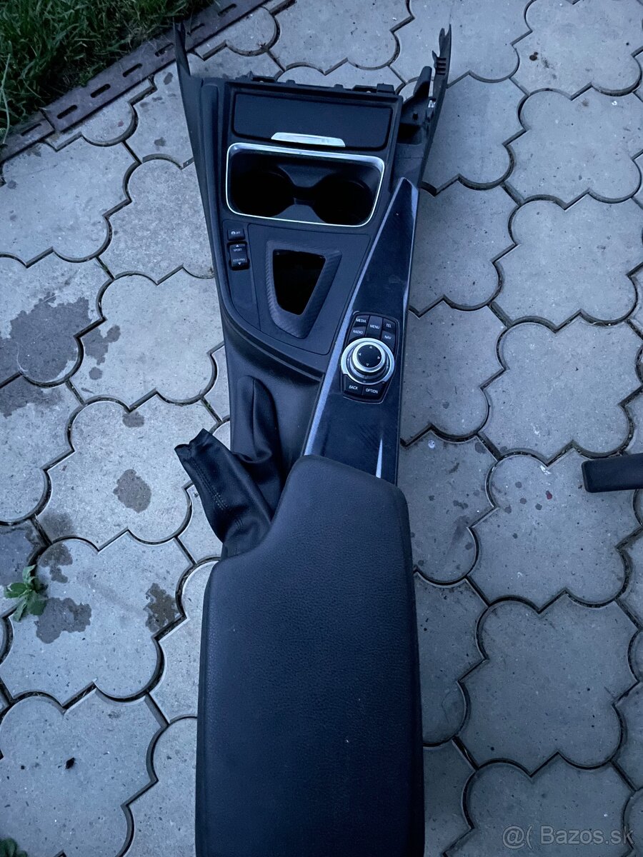 Stredový tunel lakťová opierka BMW F30