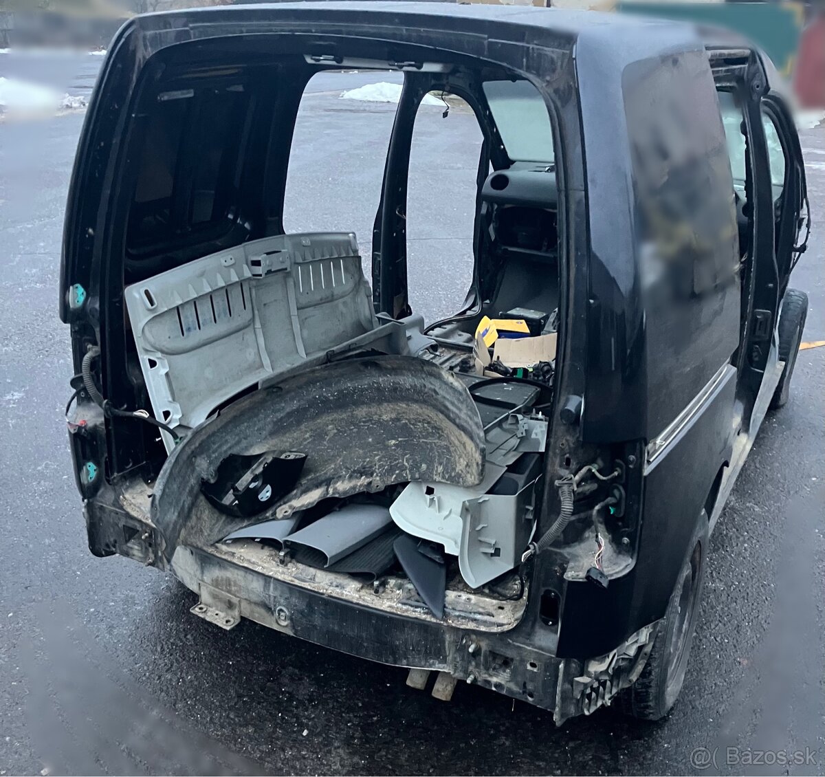 Predám alebo rozpredam časti Karoséria vw Caddy + diely
