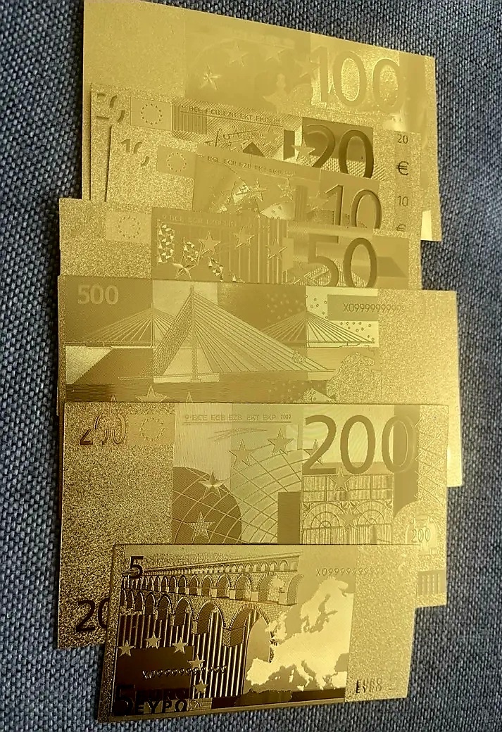 Dekoracia 7-dielna Sada Replík Zlatých Euro Bankoviek