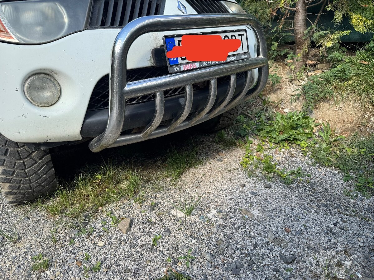 Mitsubishi l200 predný chromovy ram