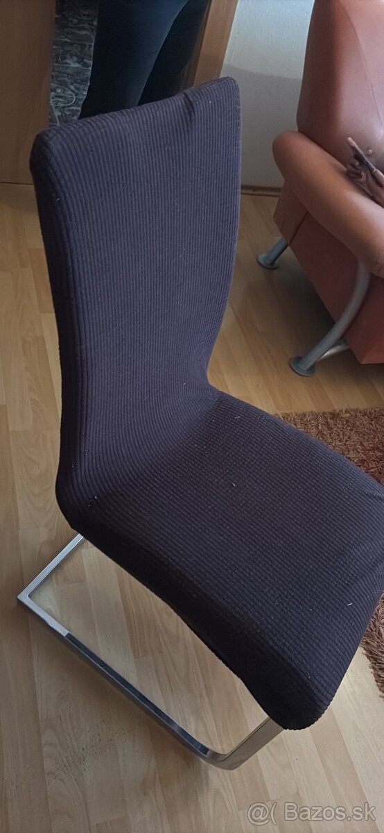 4ks stoličky vhodne na precalunenie