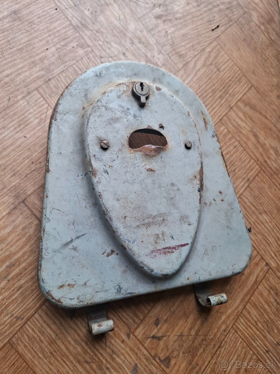 CZ skuter 175 prasa - dvierka