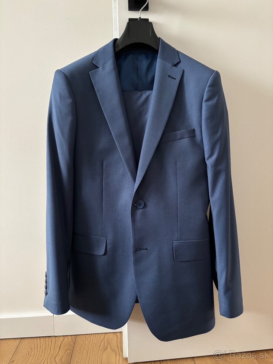 Oblek JUSTIN PAUKIN + 2 páry topánok + kravaty