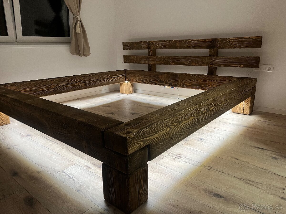 Predám manželskú posteľ z masívu 200x200cm