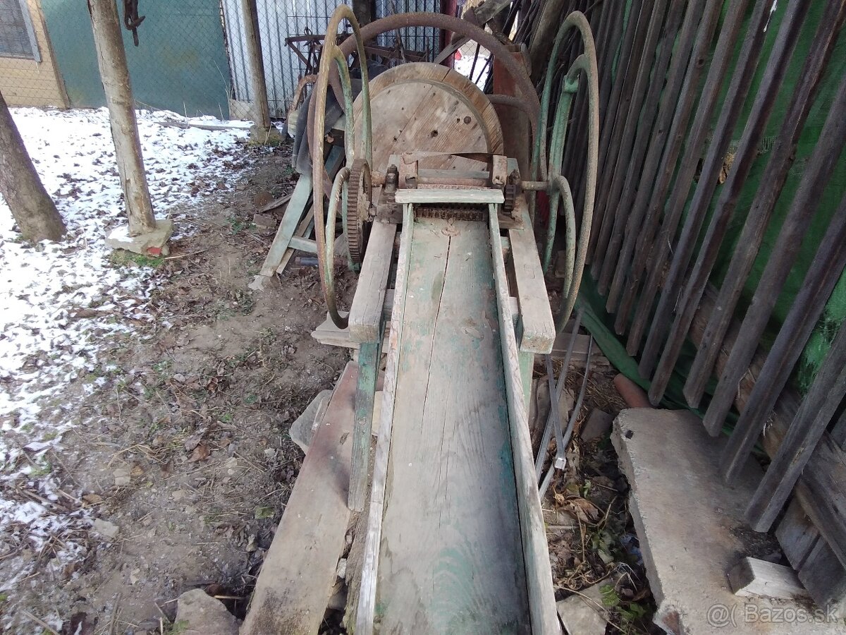 Rezačka slamy, žihľavy a pod.