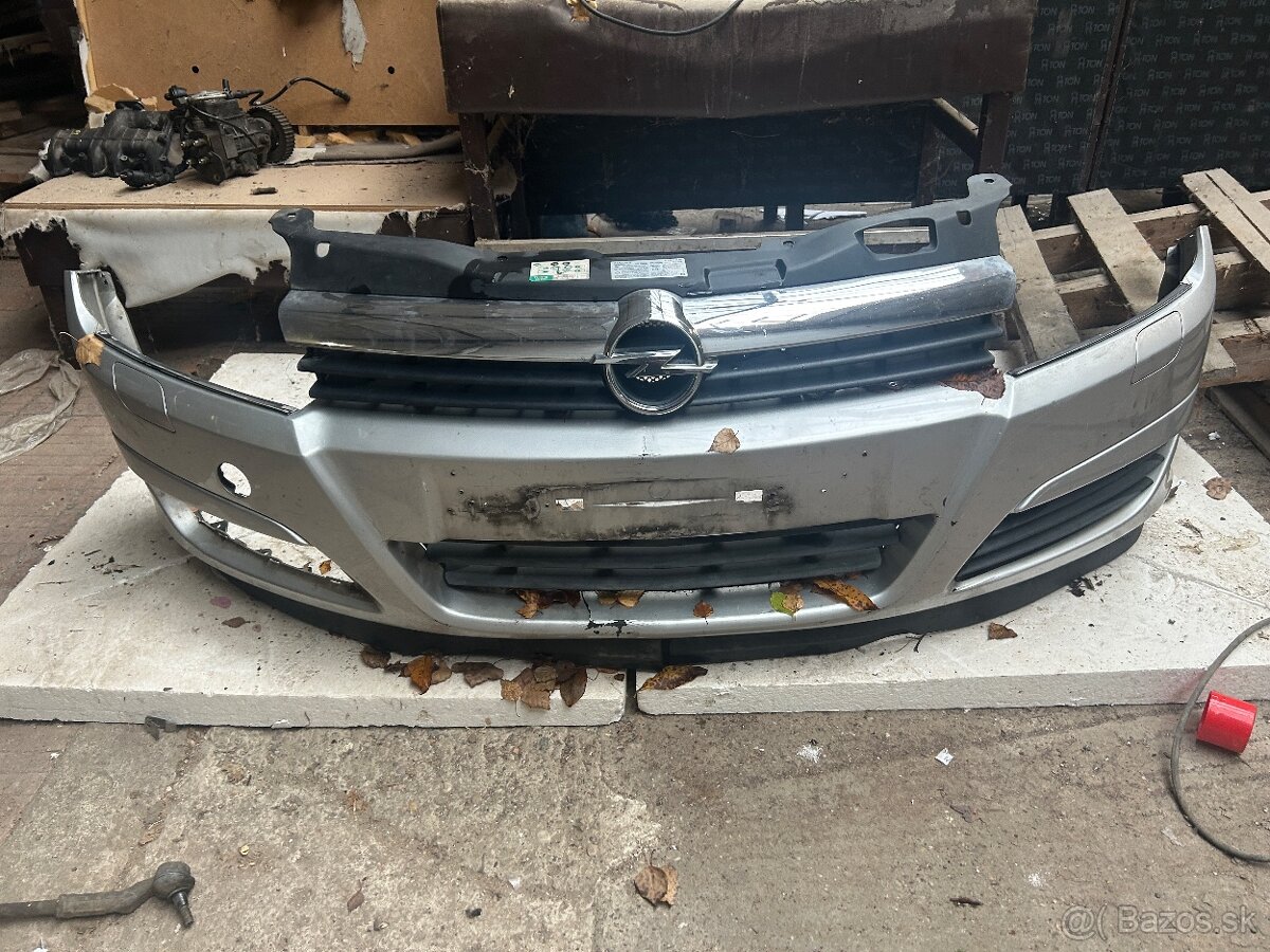 Opel astra H predny naraznik
