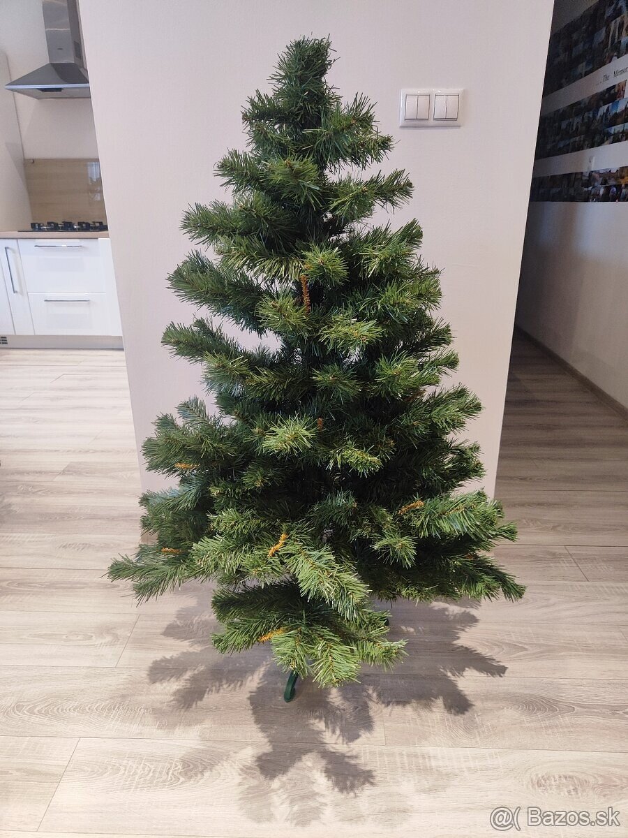 vianočný stromček, vianočné ozdoby, svetielka