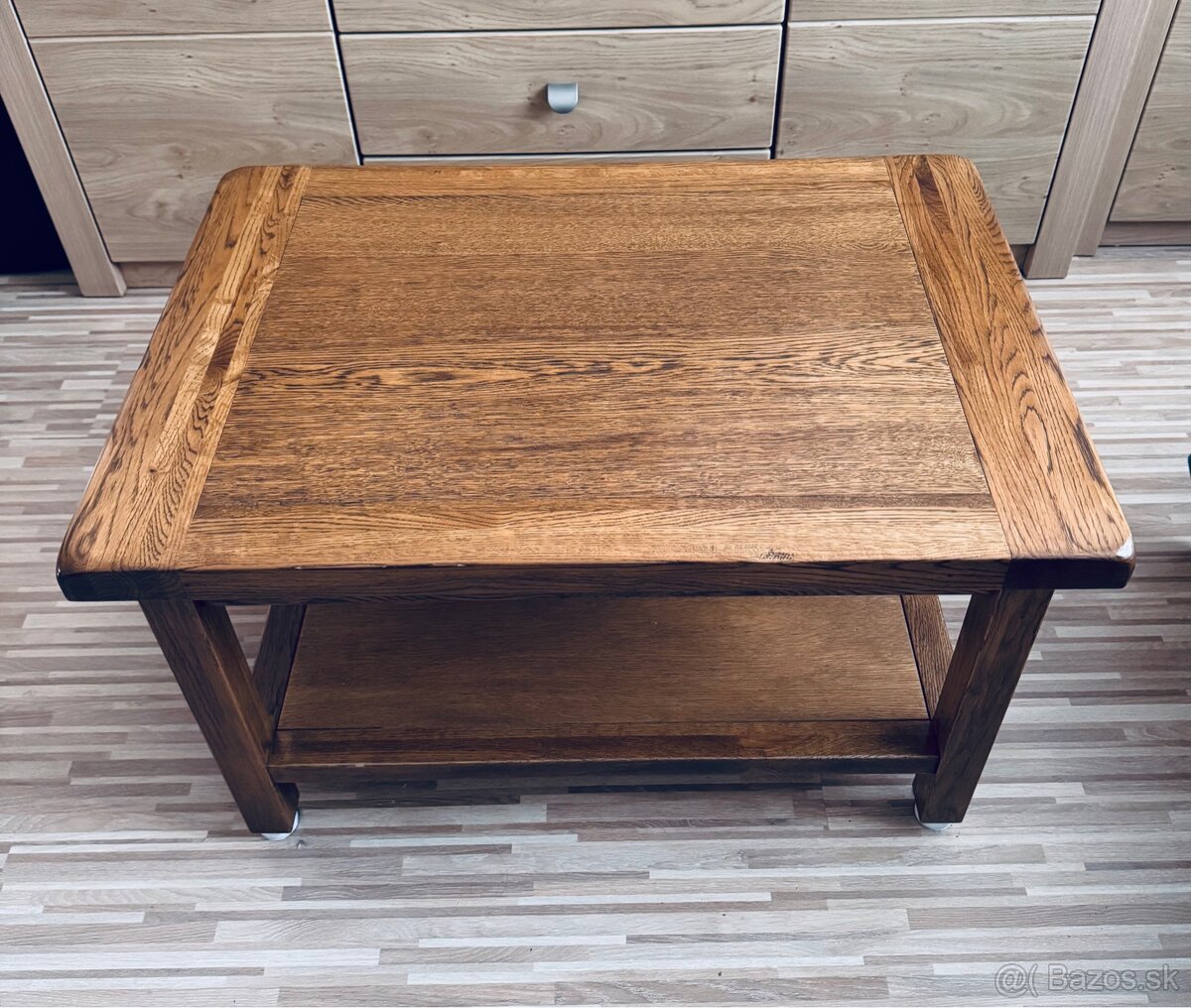 Predám masívny dubový stolík