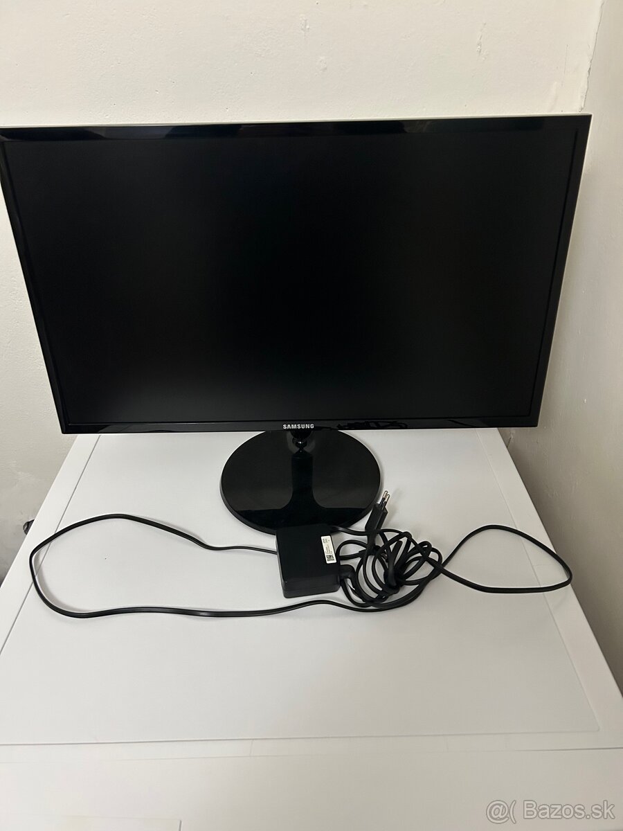 Samsung monitor 24”