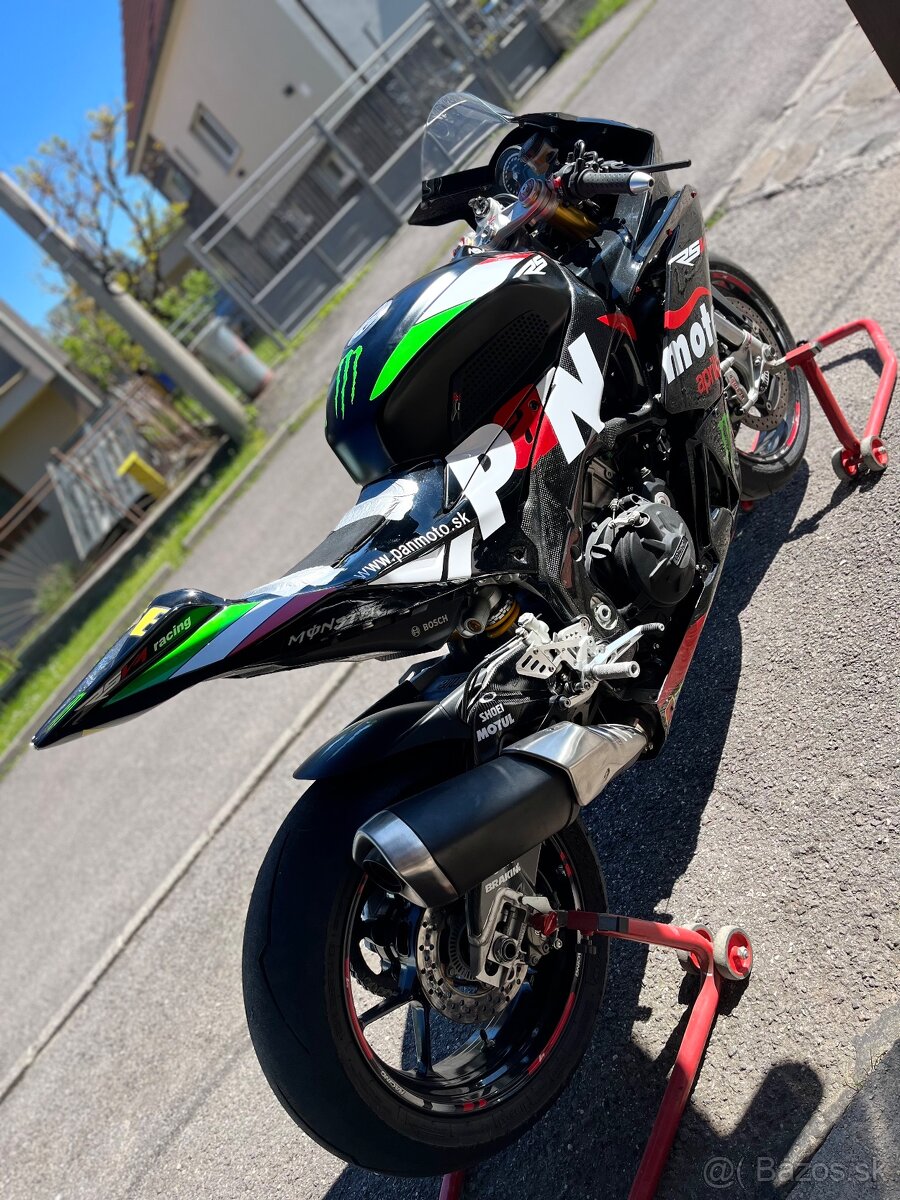 Aprilia RSV4RR 1000 APRC 2016