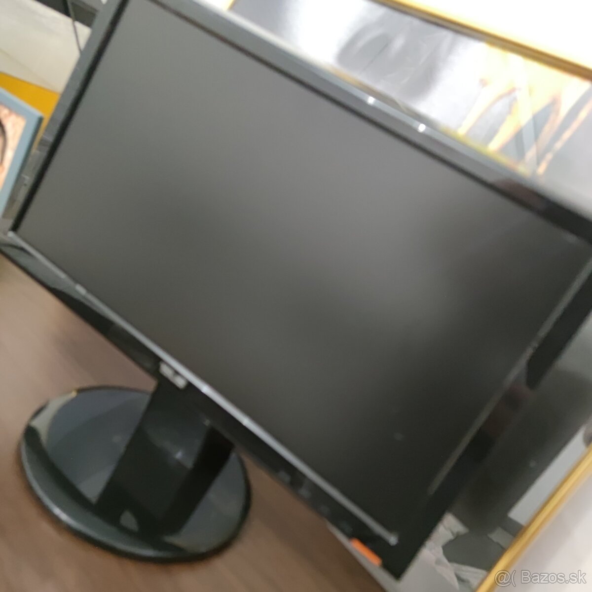 Predám 19"lcd monitor Asus