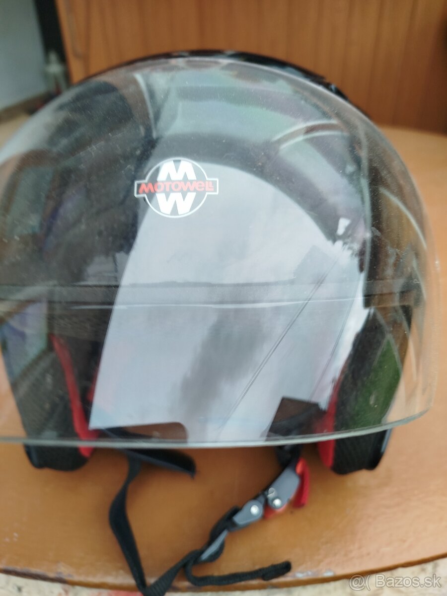 Predám prilbu.