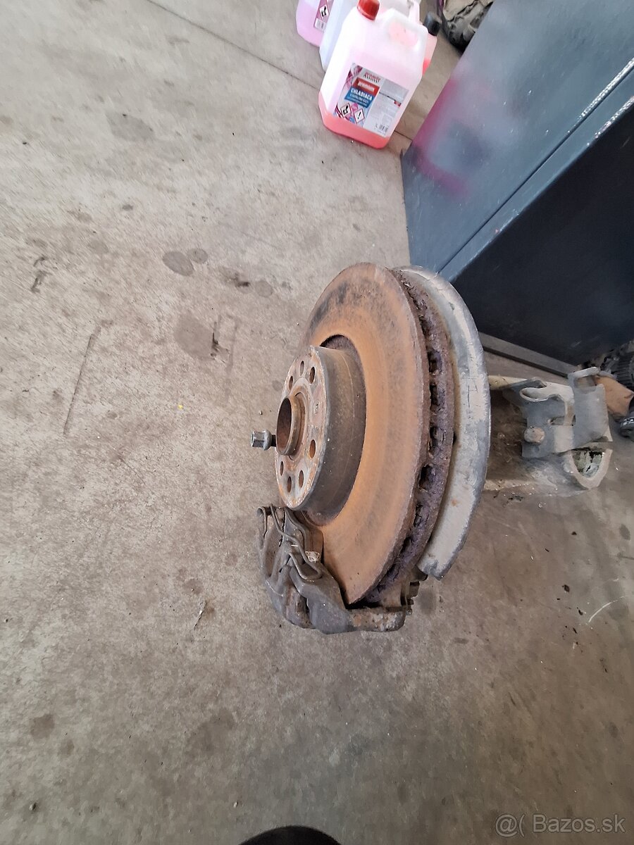 Predám na VW Passat b6 4x4 predné otoče
