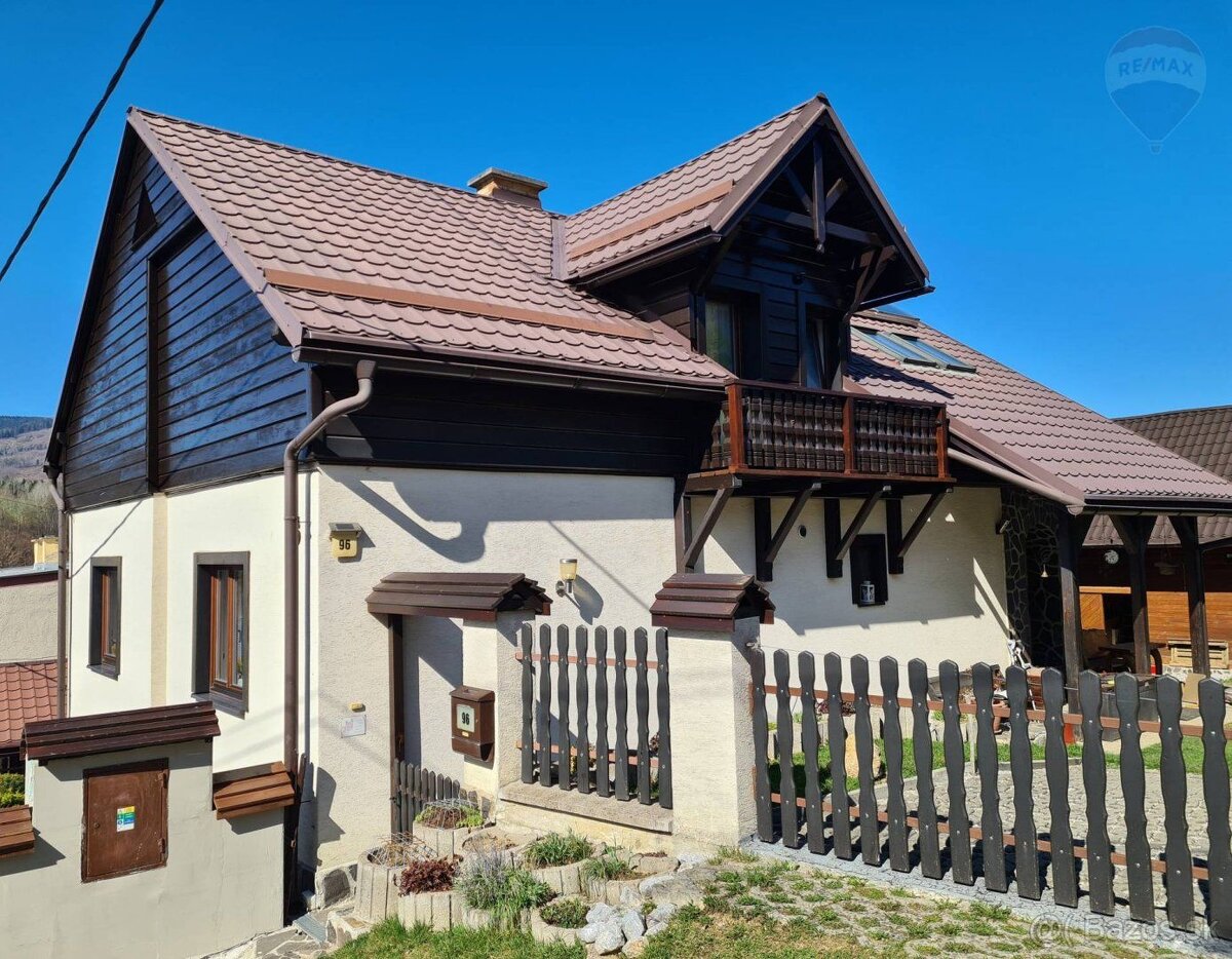 Rodinný dom s veľkým slnečným pozemkom v malebnej obci na Ho