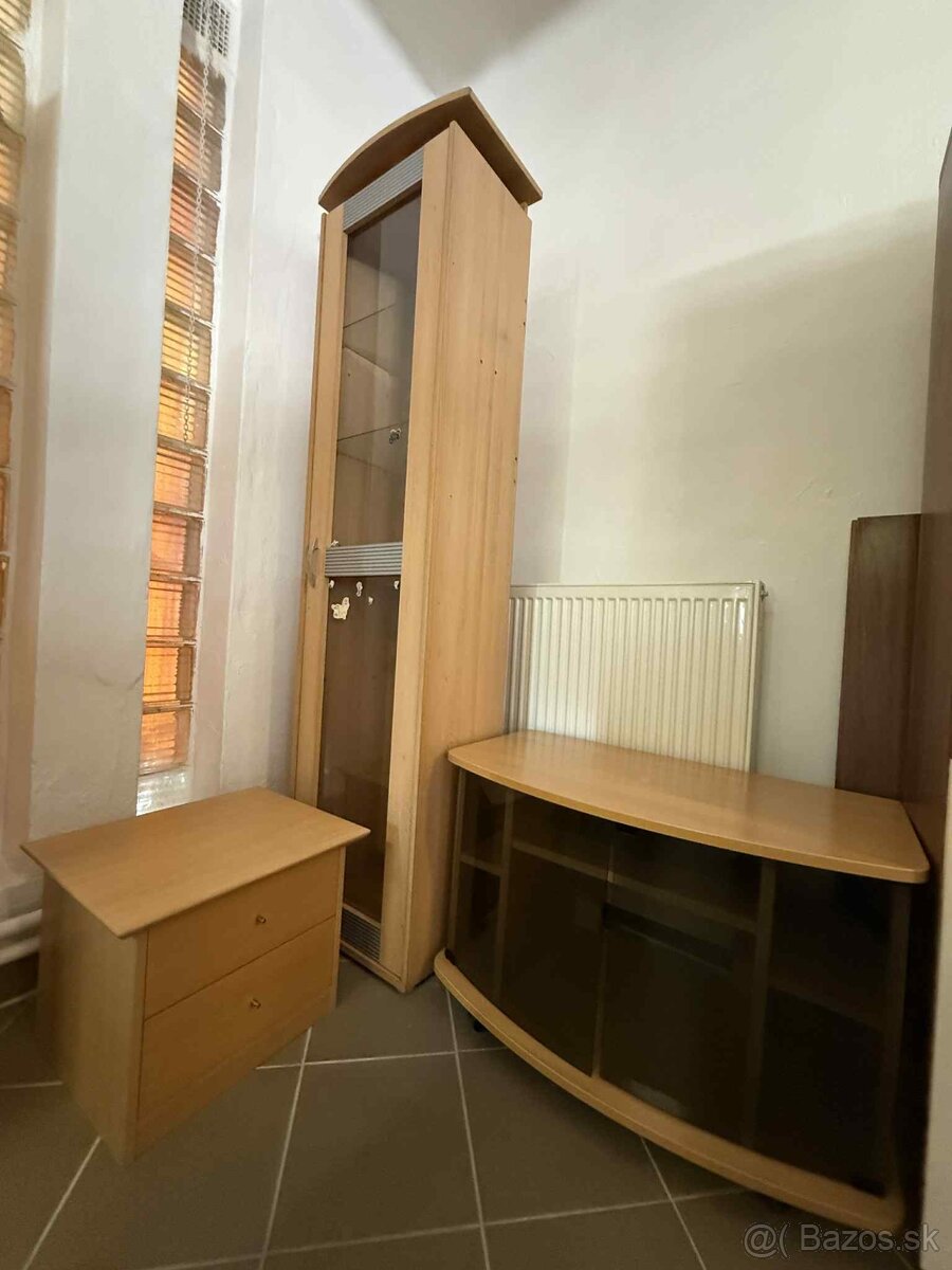 Obývací set – vitrína + TV stolík + nočný stolík (3 diely)