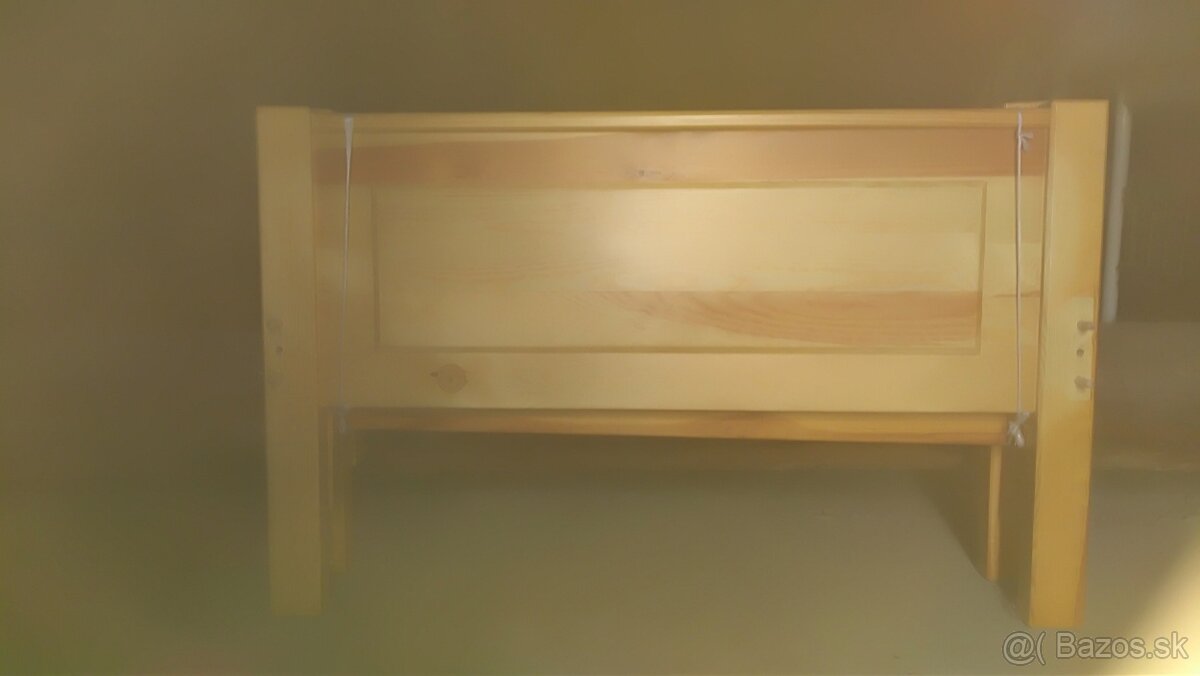 Jednolôžková posteľ