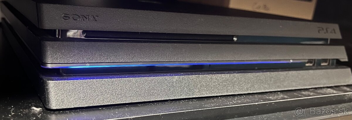 PS4 pro 1TB 1 ovladač,spodné tlačidlá,nabíjačka