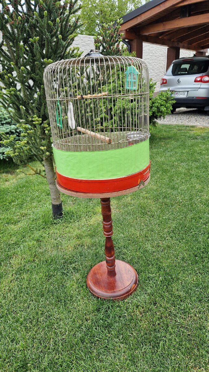 Predám klietku pre papagája.