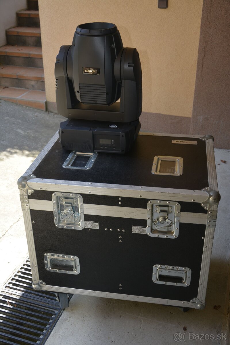 Svetlá MAC 250 WASH v case